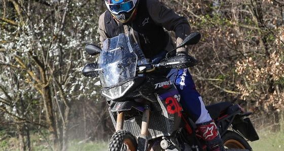 Aprilia Tuareg 660 Rally. Prueba de un modelo al estilo «carreras cliente», genuina endutrail