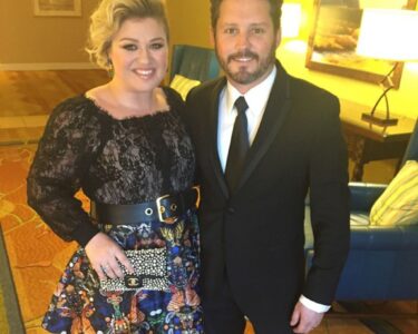 Lionel Richie performs grief exorcism on Kelly Clarkson after ex Brandon Blackstock’s death: ‘I can save you’