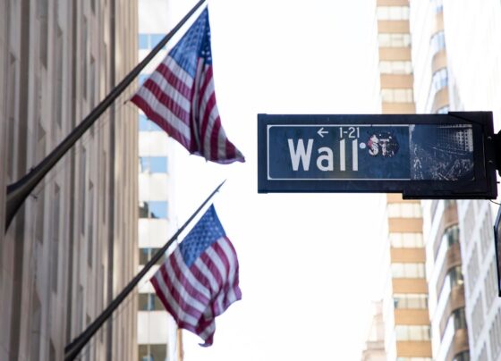 Wall Street cierra ‘en grises’ ante la expectativa de reunión de Trump con Xi Jinping