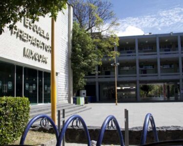 Estalla cohetón en instalaciones de la Prepa 8 de la UNAM