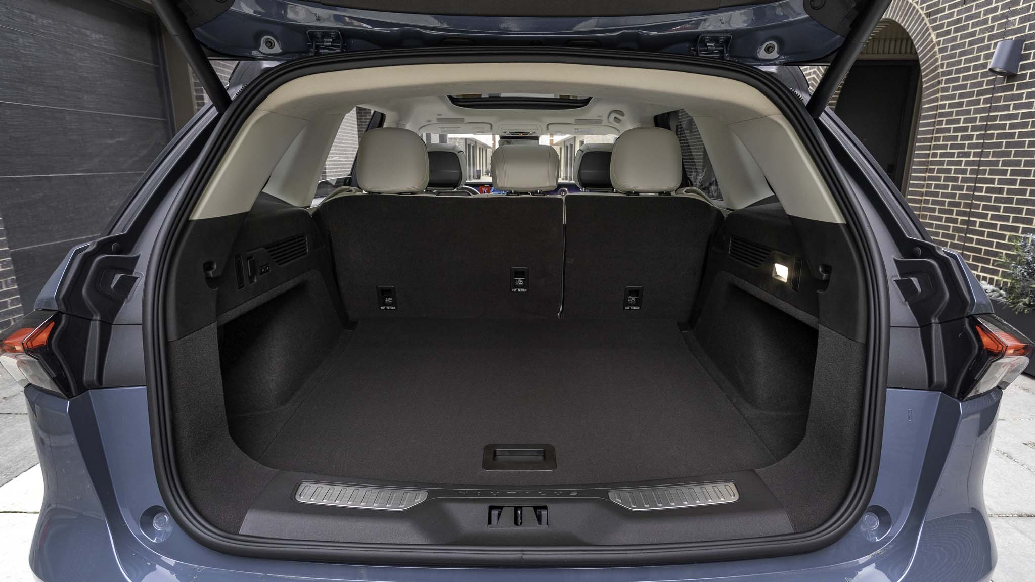 Keeping Calm and Carrying It All In Our 2025 Lincoln Nautilus